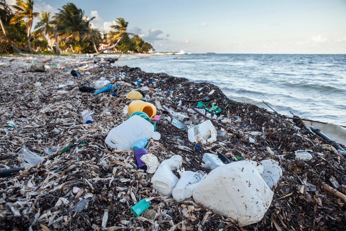 пластиковые отходы в море