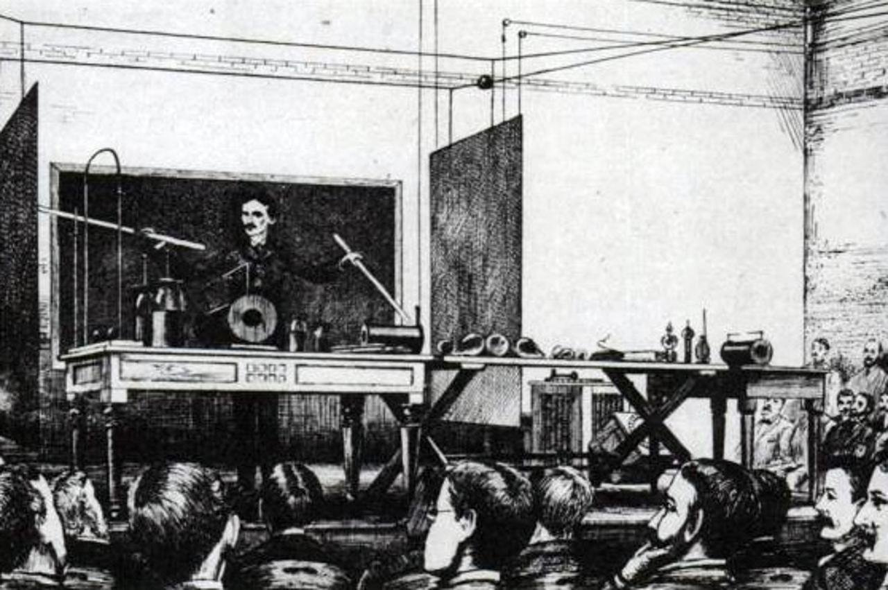 Патент на первый пульт дистанционного управления принадлежит Никола Тесла