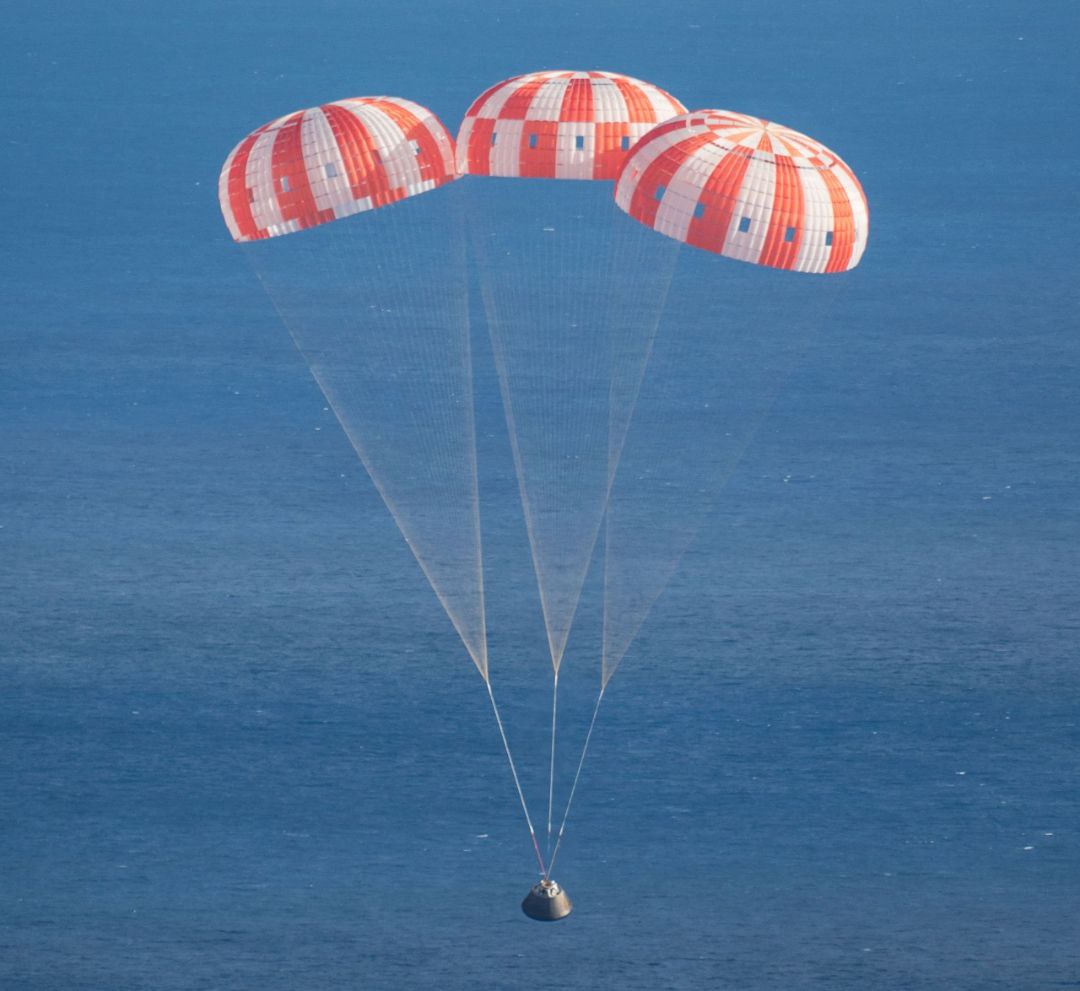 Капсула "Орион" вернулась на Землю, "Артемида-1" завершена