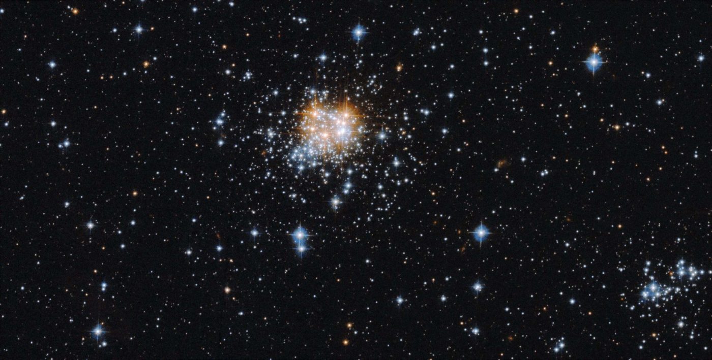 Хаббл наблюдал рассеянное скопление NGC 2002