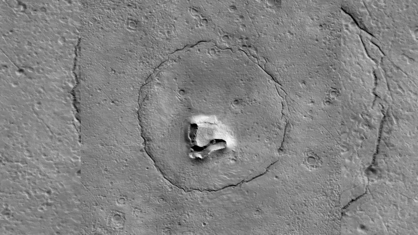 НАСА обнаружило на Марсе "плюшевого мишку"