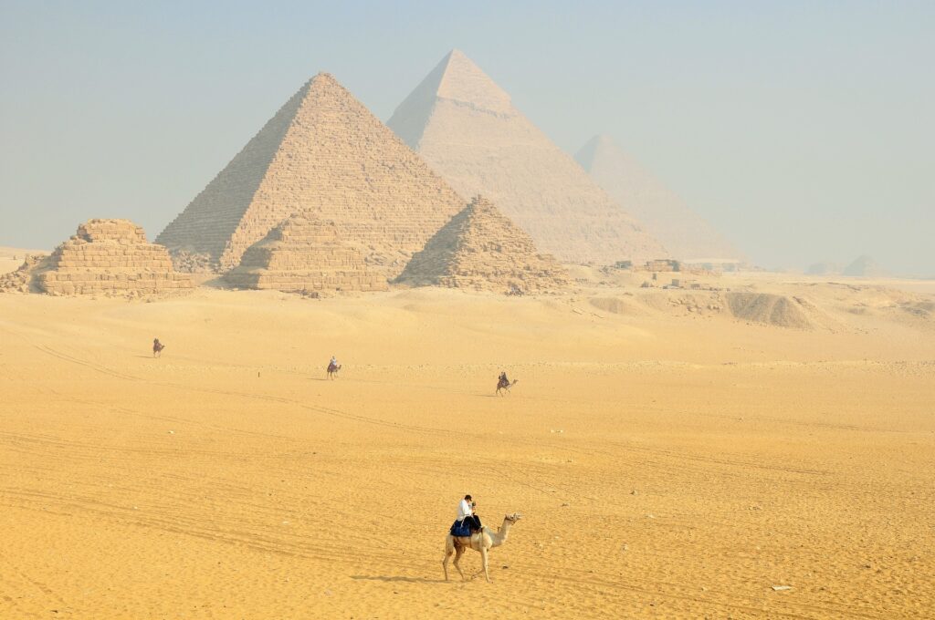 Как когда-то выглядели египетские пирамиды?