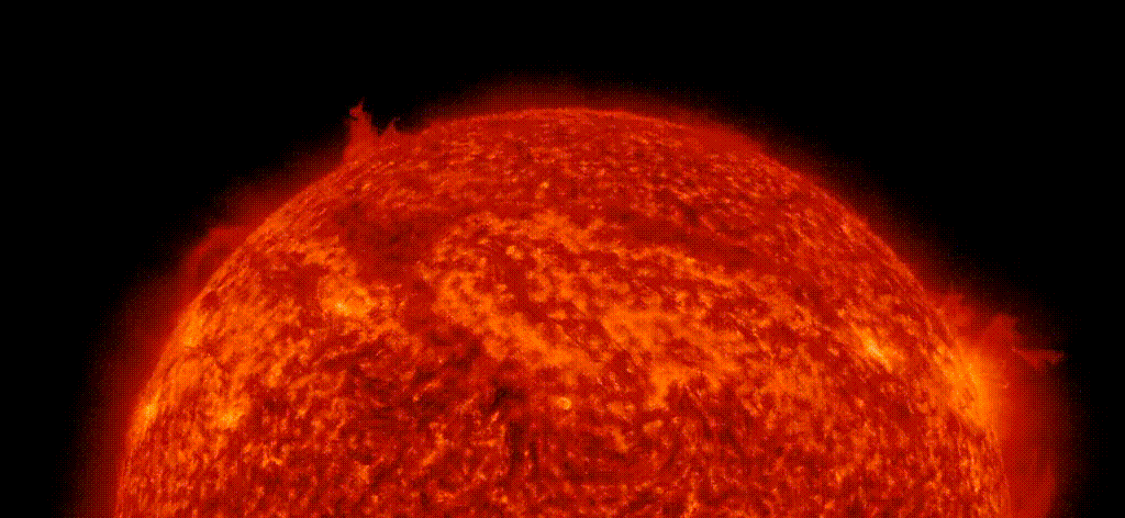 Сгусток вещества отделился от Солнца и образовал необъяснимый вихрь на северном полюсе звезды