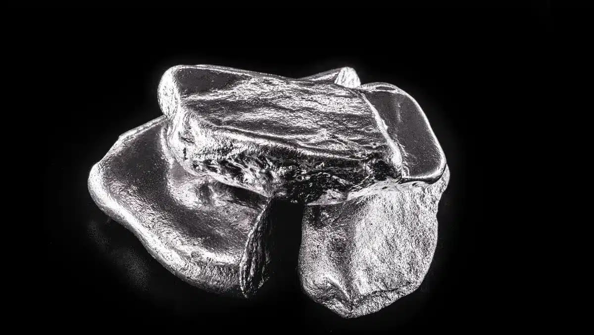 Самый ценный металл. Родиум металл. Самый редкий драгоценный металл. Платина химический элемент ювелирные украшения. Родий.