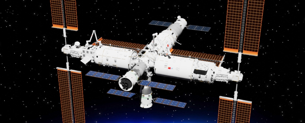 Инцидент с космическим мусором привел к задержке экипажа на станции «Тяньгун»