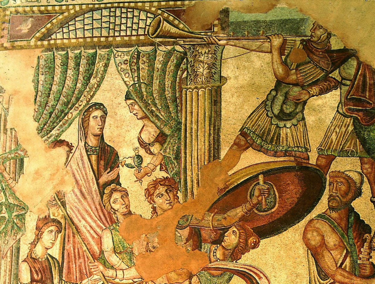 Античные "гасильники для свечей" на самом деле были текстильными инструментами