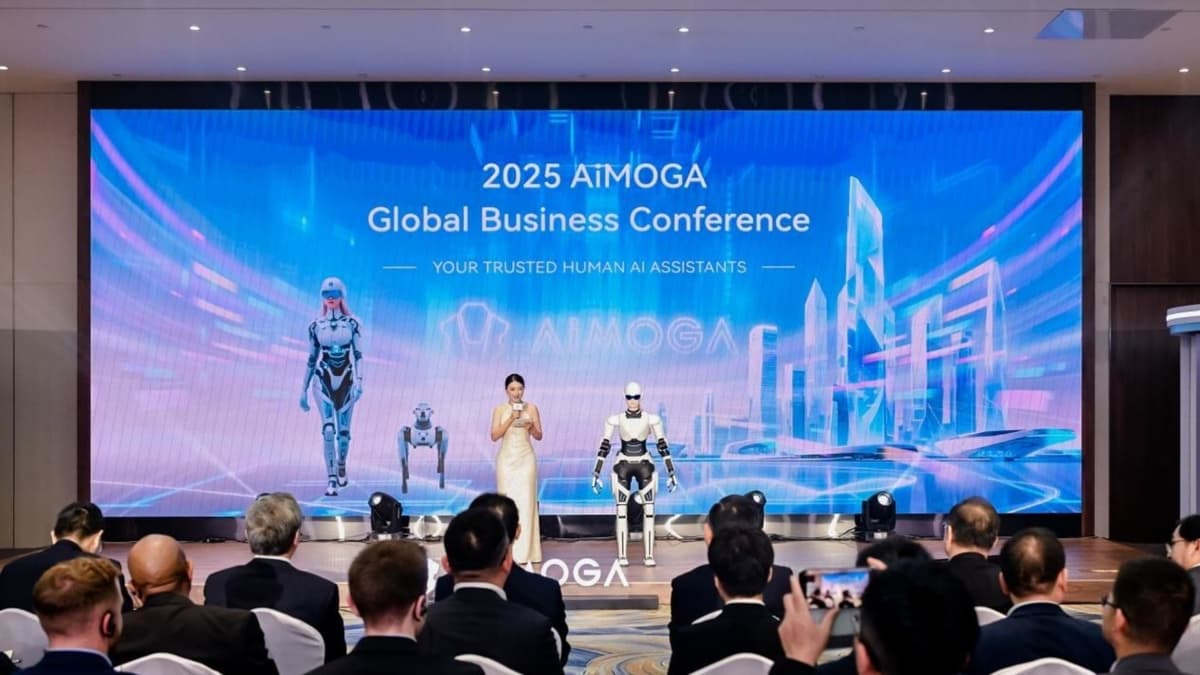 В Китае представлен человекообразный робот-консультант по продаже автомобилей