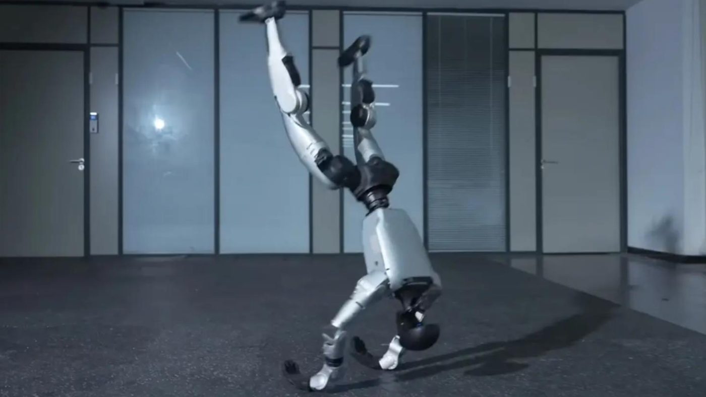 Китайский робот G1 поразил мир виртуозными движениями кунг-фу и сбалансированными сальто