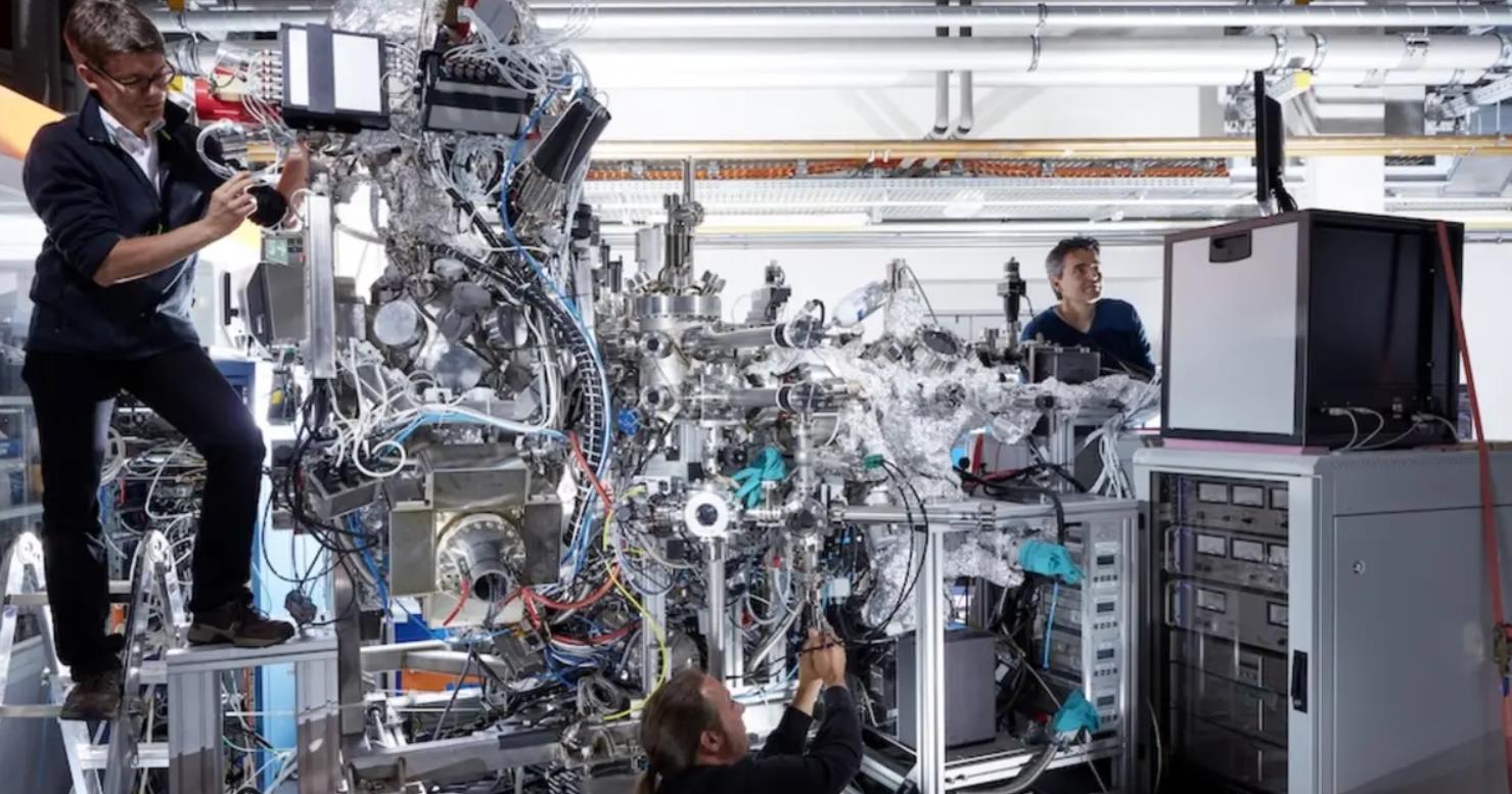 Физики впервые экспериментально доказали существование полярона в уникальном материале