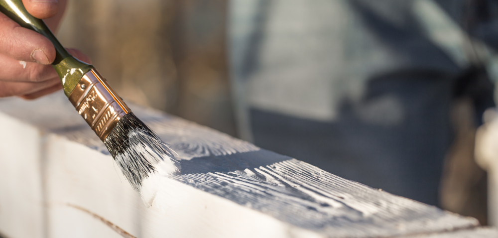 Ученые создали «умную» краску, которая охлаждает здания и добывает воду из воздуха