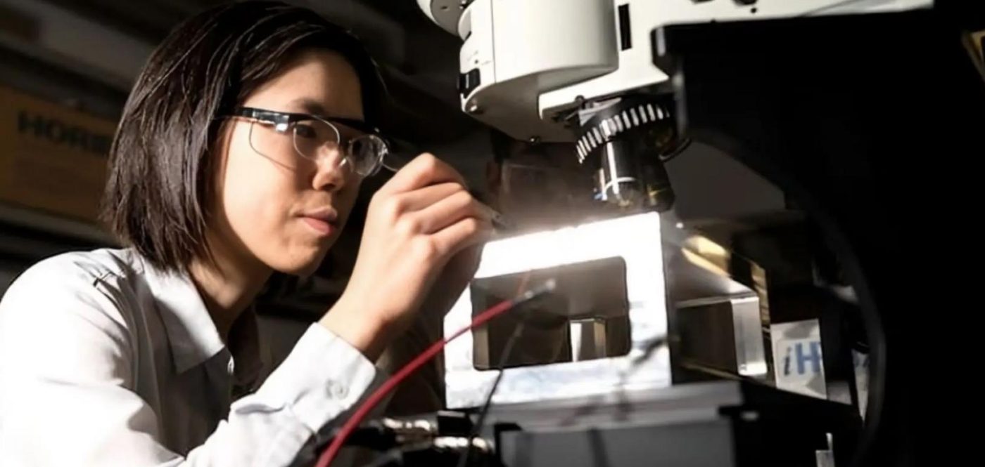 Ученые обнаружили, что свет может менять симметрию кристаллов для технологий будущего