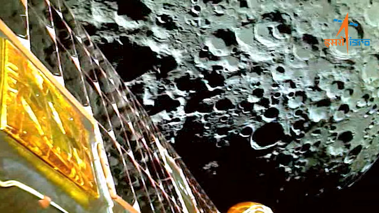 Двигательный модуль «Чандраян-3» возвращается в сферу гравитационного влияния Луны и совершает два пролета