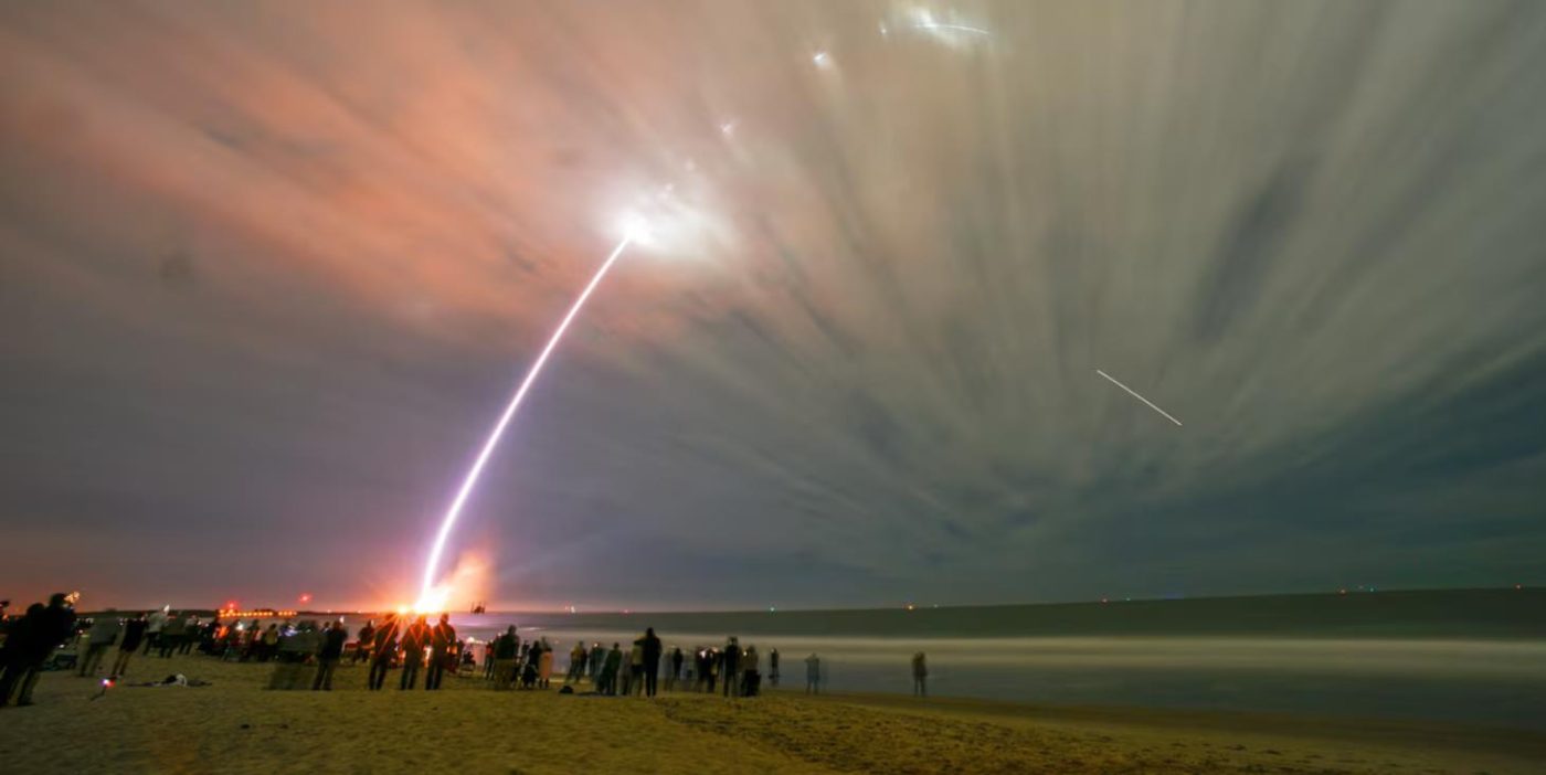 SpaceX и Blue Origin вступили в гонку по созданию орбитальных дата-центров для ИИ