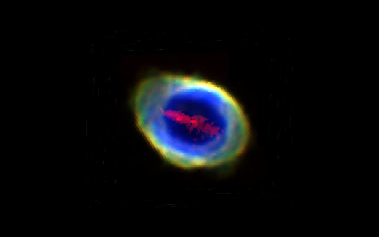В сердце туманности Кольцо обнаружена гигантская загадочная структура из железа