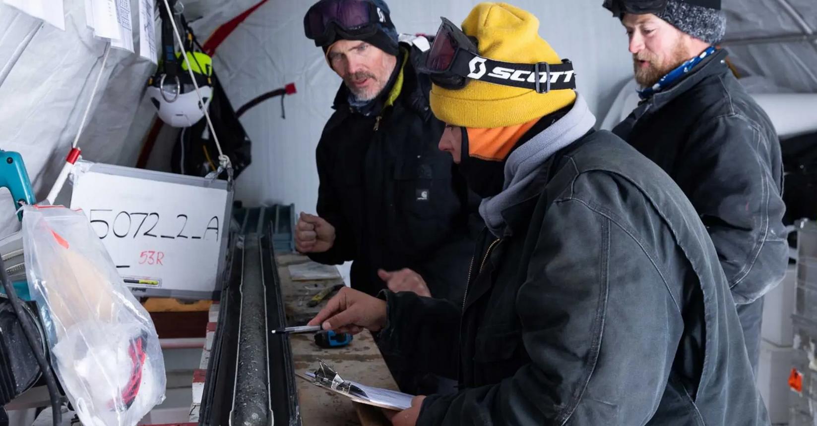 Рекордный керн породы из Антарктиды стал машиной времени для изучения глобального потепления