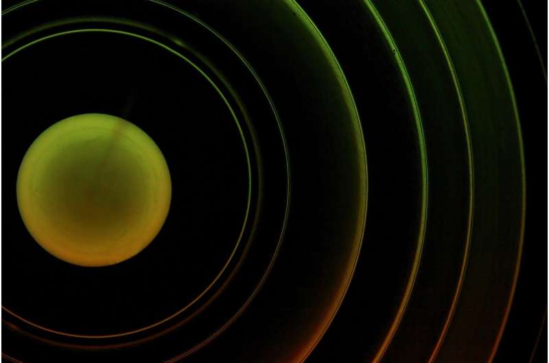 Физики нашли возможную связь между ультралегкой темной материей и космическими магнитными полями